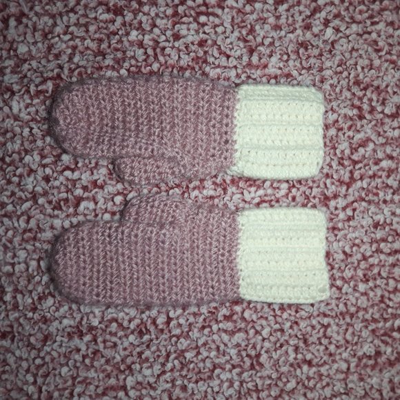 Mittens - Picture 5 of 8